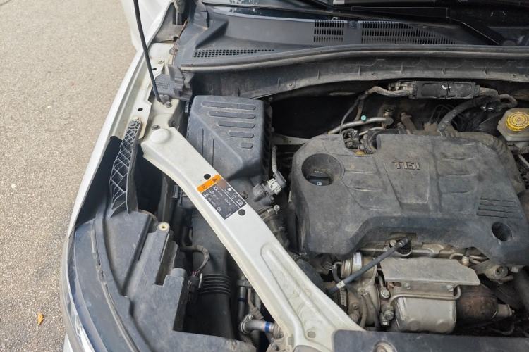Used Roewe RX5 2019 20T Two-Wheel Drive Manual 4G Connect Platinum Edition Engine Bay Right