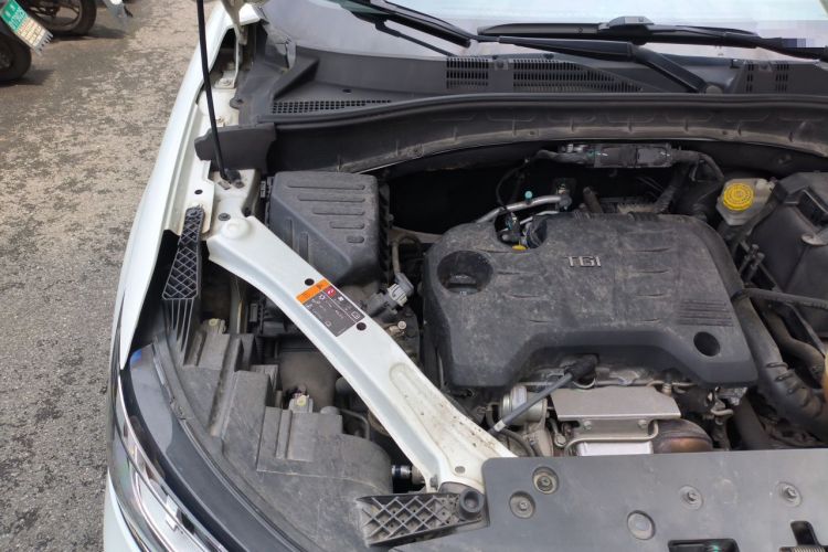 Used Roewe RX5 2019 20T Two-Wheel Drive Automatic 4G Connected Platinum Edition Engine Bay Right