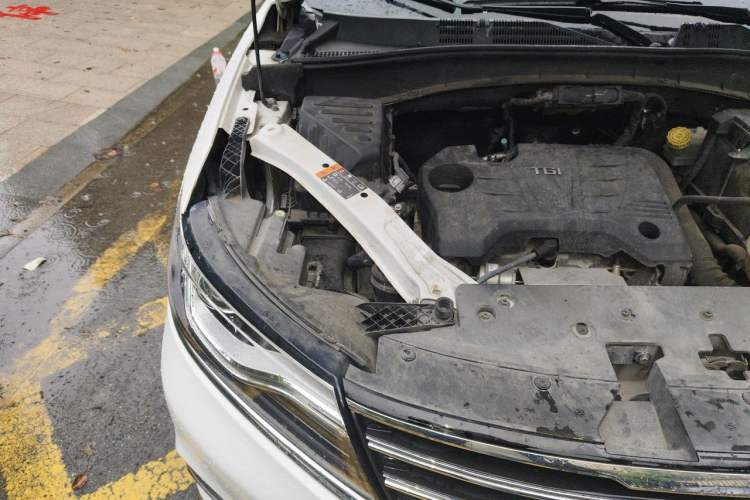 Used Roewe RX5 2019 20T Two-Wheel Drive Manual 4G Connect Platinum Edition Engine Bay Right
