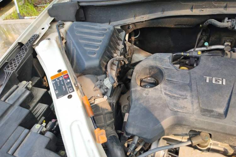 Used Roewe RX5 2019 20T Two-Wheel Drive Automatic 4G Connected Platinum Edition Engine Bay Right