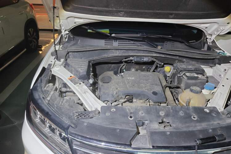 Used Roewe RX5 2019 20T Two-Wheel Drive Automatic 4G Connected Platinum Edition Engine Bay Right