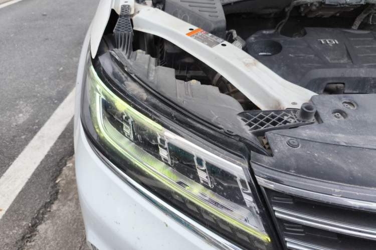 Used Roewe RX5 2019 20T Two-Wheel Drive Automatic 4G Connected Platinum Edition Engine Bay Right