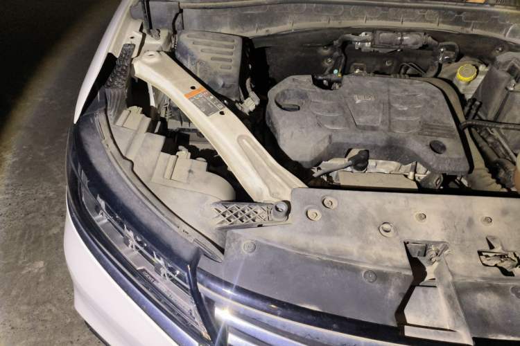 Used Roewe RX5 2019 20T Two-Wheel Drive Automatic 4G Connected Platinum Edition Engine Bay Right