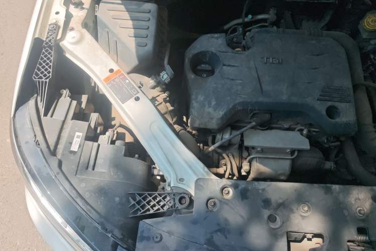 Used Roewe RX5 2019 20T Two-Wheel Drive Automatic 4G Connected Platinum Edition Engine Bay Right
