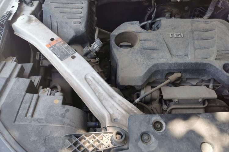 Used Roewe RX5 2019 20T Two-Wheel Drive Manual Ali Smart Network Platinum Edition Engine Bay Right