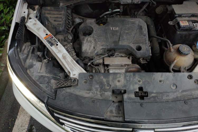 Used Roewe RX5 2019 20T Two-Wheel Drive Automatic 4G Connected Platinum Edition Engine Bay Right