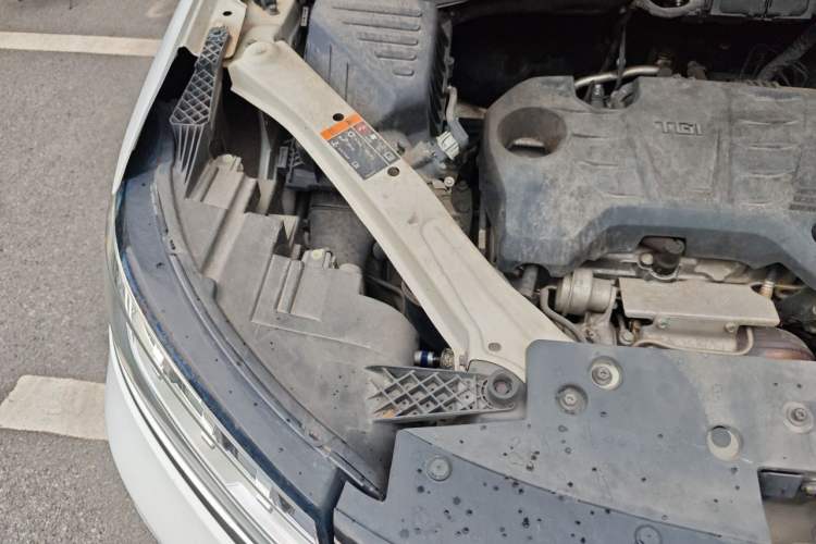 Used Roewe RX5 2019 20T Two-Wheel Drive Automatic 4G Connected Platinum Edition Engine Bay Right