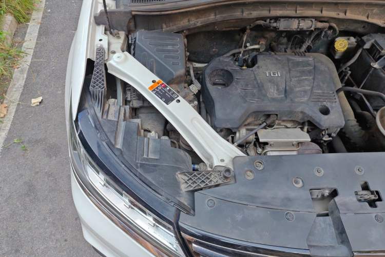 Used Roewe RX5 2019 20T Two-Wheel Drive Automatic 4G Connected Platinum Edition Engine Bay Right