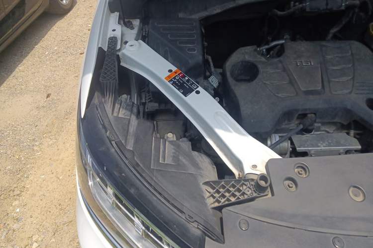 Used Roewe RX5 2019 20T Two-Wheel Drive Automatic 4G Connected Platinum Edition Engine Bay Right