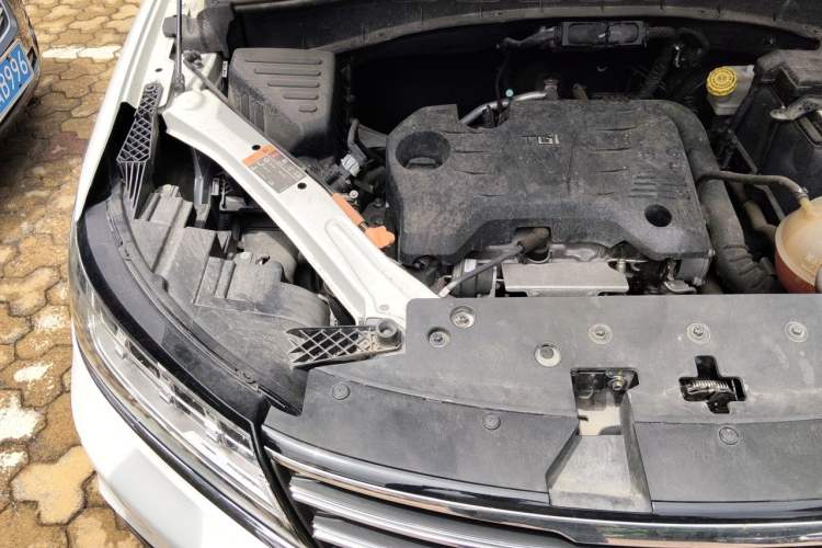 Used Roewe RX5 2019 20T Two-Wheel Drive Automatic 4G Connected Platinum Edition Engine Bay Right