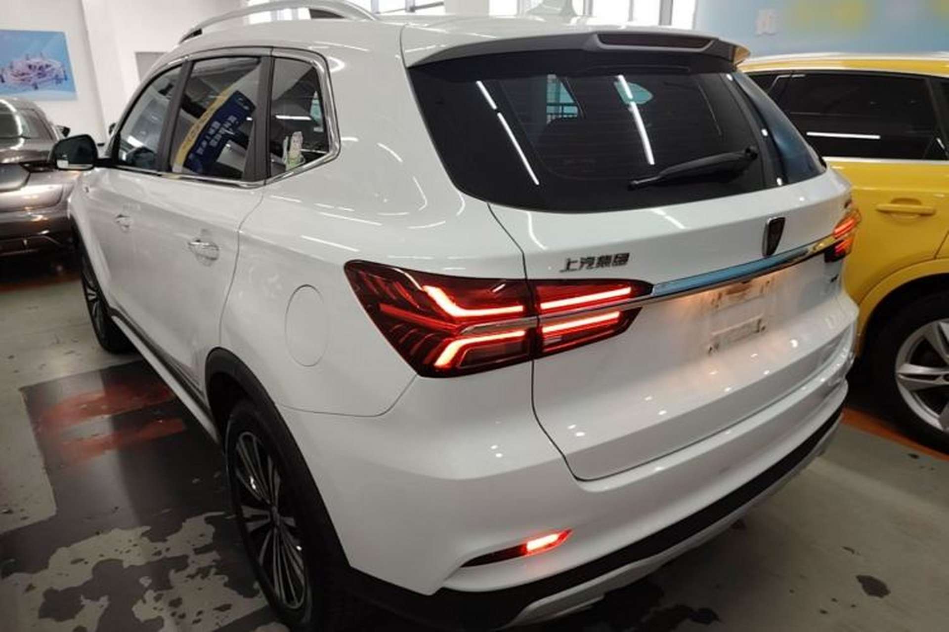 Used Roewe RX5 2019 20T Two-Wheel Drive Automatic 4G Connected Platinum Edition Exterior 2