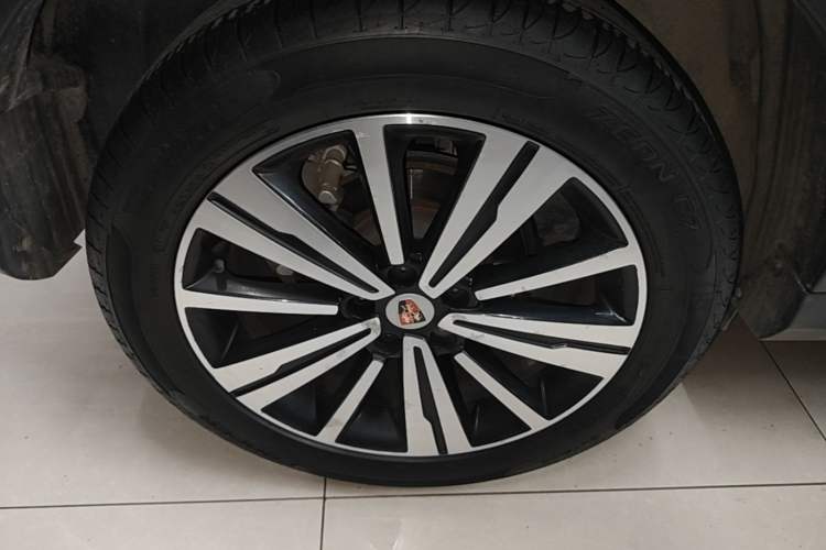 Used Roewe RX5 2019 20T Two-Wheel Drive Automatic 4G Connected Platinum Edition Exterior 2