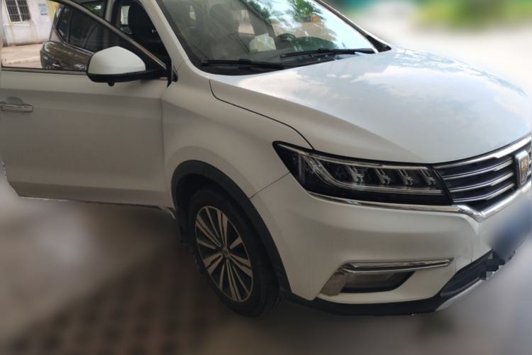 Used Roewe RX5 2019 20T Two-Wheel Drive Automatic 4G Connected Platinum Edition Front Right 45 Deg