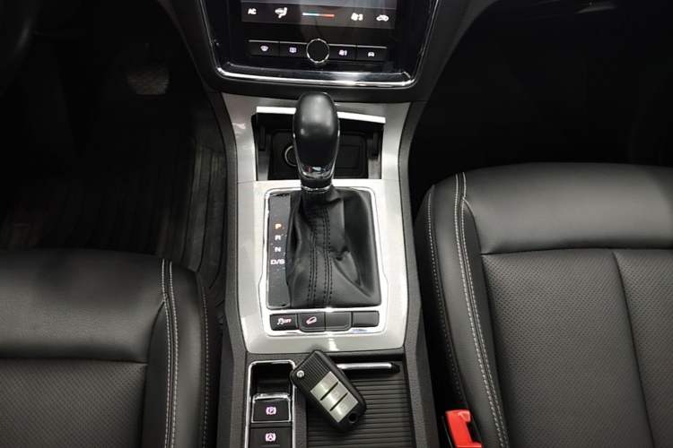 Used Roewe RX5 2019 20T Two-Wheel Drive Automatic 4G Connected Platinum Edition Gear Lever