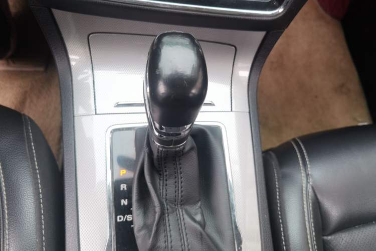 Used Roewe RX5 2019 20T Two-Wheel Drive Automatic 4G Connected Platinum Edition Gear Lever
