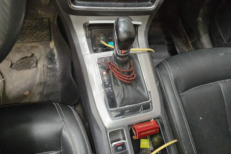 Used Roewe RX5 2019 20T Two-Wheel Drive Automatic 4G Connected Platinum Edition Gear Lever