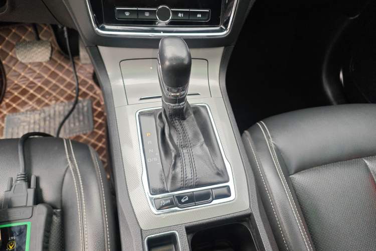 Used Roewe RX5 2019 20T Two-Wheel Drive Automatic 4G Connected Platinum Edition Gear Lever