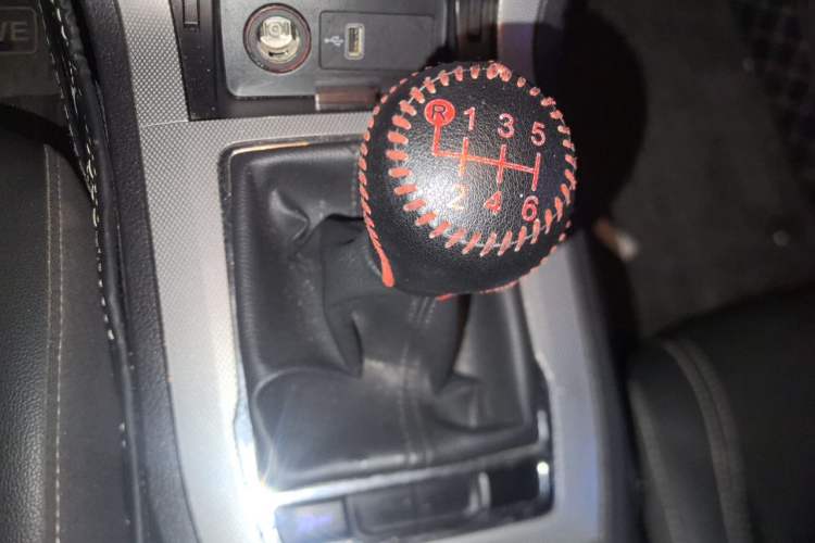Used Roewe RX5 2019 20T Two-Wheel Drive Manual 4G Connect Platinum Edition Gear Lever