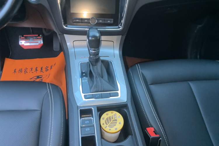 Used Roewe RX5 2019 20T Two-Wheel Drive Automatic 4G Connected Platinum Edition Gear Lever
