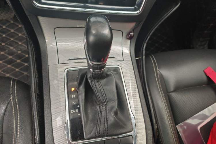 Used Roewe RX5 2019 20T Two-Wheel Drive Automatic 4G Connected Platinum Edition Gear Lever
