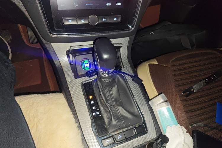 Used Roewe RX5 2019 20T Two-Wheel Drive Automatic 4G Connected Platinum Edition Gear Lever