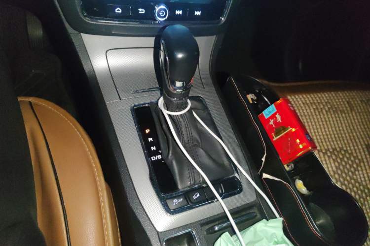 Used Roewe RX5 2019 20T Two-Wheel Drive Automatic 4G Connected Platinum Edition Gear Lever