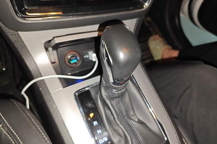 Used Roewe RX5 2019 20T Two-Wheel Drive Automatic 4G Connected Platinum Edition Gear Lever