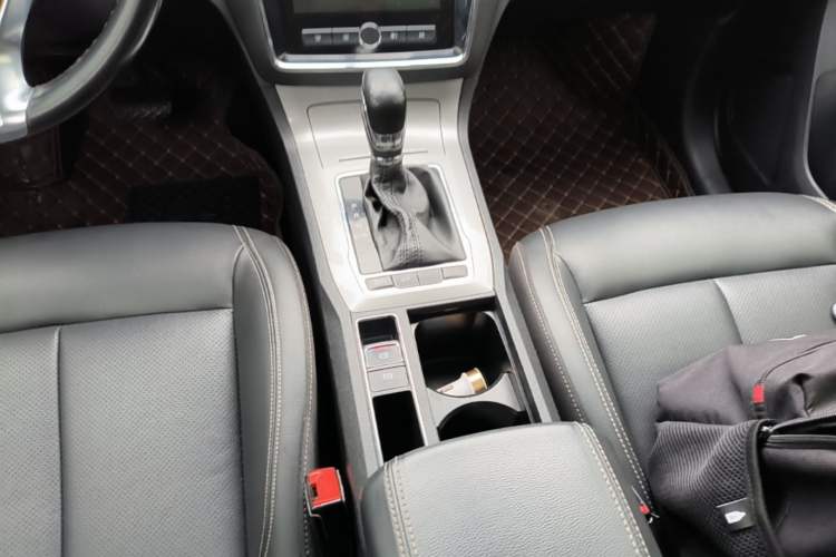 Used Roewe RX5 2019 20T Two-Wheel Drive Automatic 4G Connected Platinum Edition Gear Lever