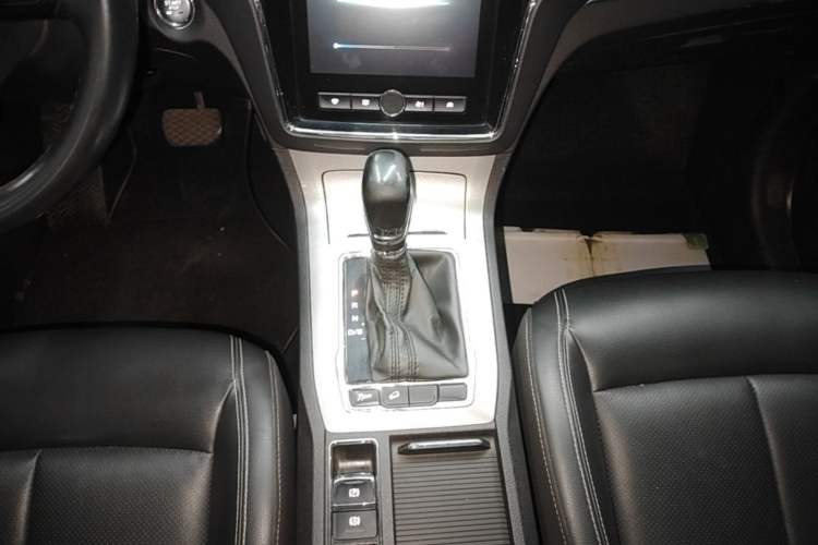 Used Roewe RX5 2019 20T Two-Wheel Drive Automatic 4G Connected Platinum Edition Gear Lever