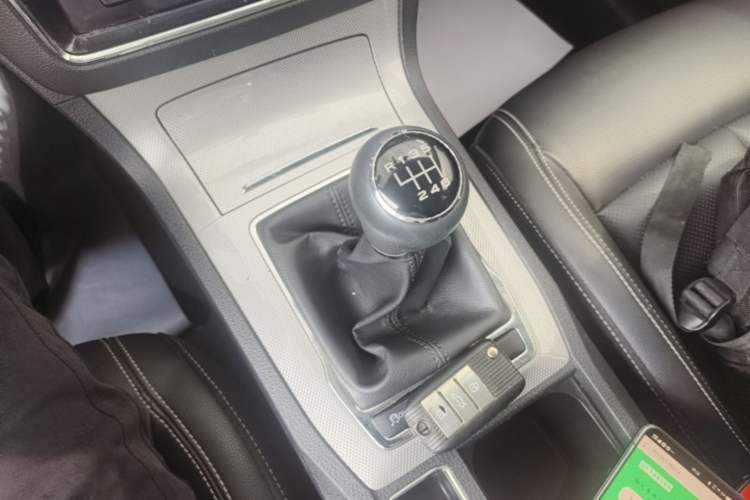 Used Roewe RX5 2019 20T Two-Wheel Drive Manual Ali Smart Network Platinum Edition Gear Lever