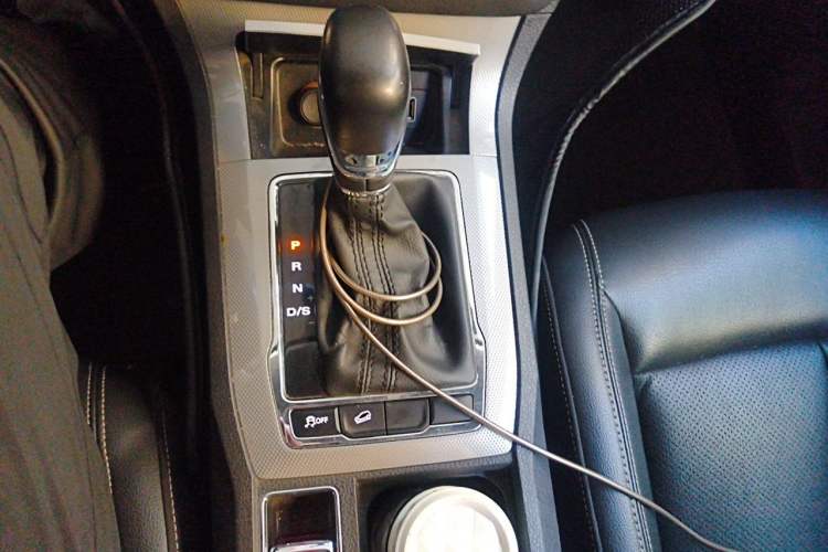 Used Roewe RX5 2019 20T Two-Wheel Drive Automatic 4G Connected Platinum Edition Gear Lever