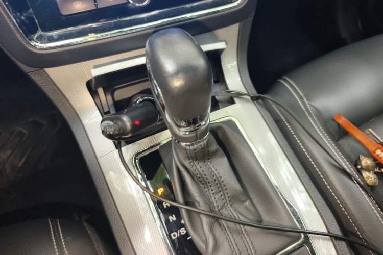 Used Roewe RX5 2019 20T Two-Wheel Drive Automatic 4G Connected Platinum Edition Gear Lever