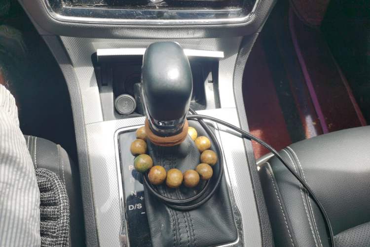 Used Roewe RX5 2019 20T Two-Wheel Drive Automatic Ali Smart Connectivity Platinum Edition Gear Lever