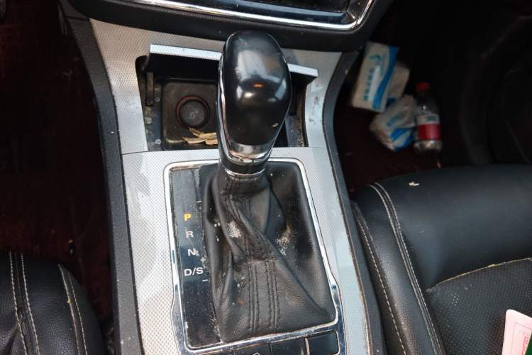 Used Roewe RX5 2019 20T Two-Wheel Drive Automatic Ali Smart Connectivity Platinum Edition Gear Lever