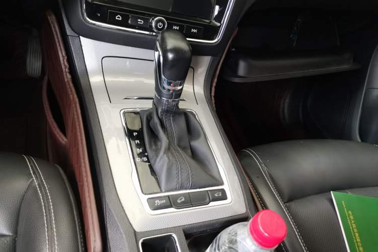 Used Roewe RX5 2019 20T Two-Wheel Drive Automatic 4G Connected Platinum Edition Gear Lever