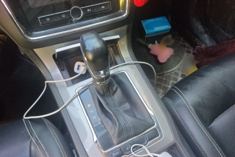 Used Roewe RX5 2019 20T Two-Wheel Drive Automatic 4G Connected Platinum Edition Gear Lever