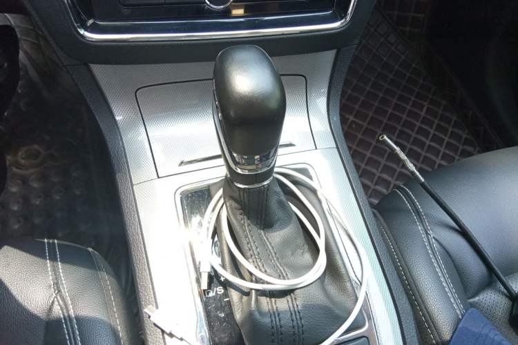 Used Roewe RX5 2019 20T Two-Wheel Drive Automatic 4G Connected Platinum Edition Gear Lever