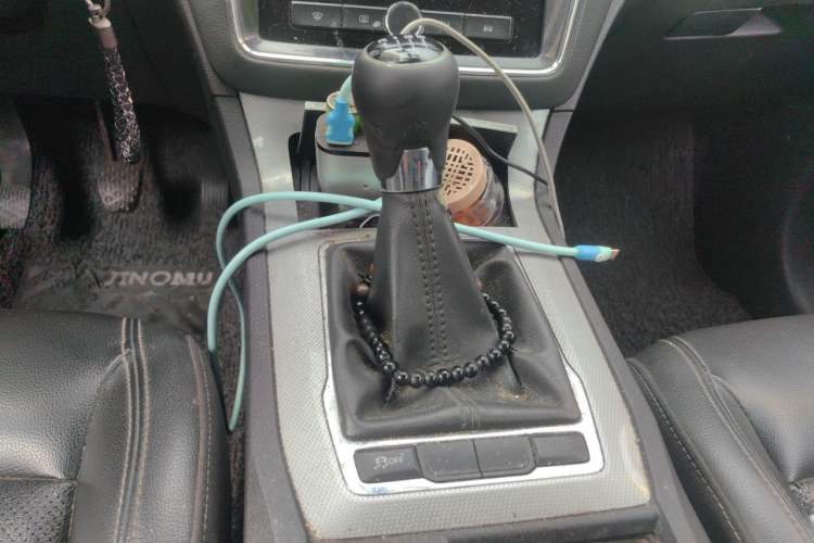 Used Roewe RX5 2019 20T Two-Wheel Drive Manual 4G Connect Platinum Edition Gear Lever