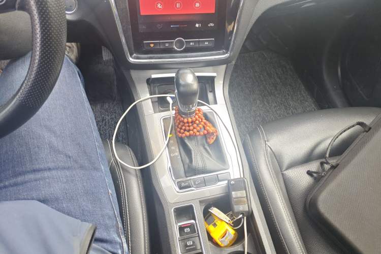 Used Roewe RX5 2019 20T Two-Wheel Drive Automatic Ali Smart Connectivity Platinum Edition Gear Lever