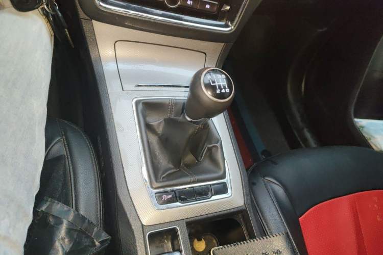 Used Roewe RX5 2019 20T Two-Wheel Drive Manual 4G Connect Platinum Edition Gear Lever