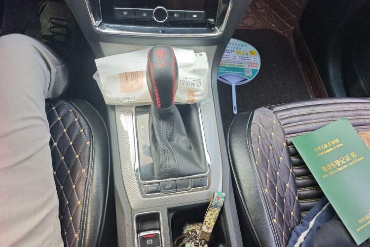 Used Roewe RX5 2019 20T Two-Wheel Drive Automatic 4G Connected Platinum Edition Gear Lever