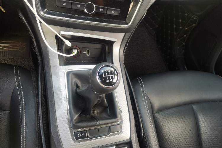 Used Roewe RX5 2019 20T Two-Wheel Drive Manual 4G Connect Platinum Edition Gear Lever