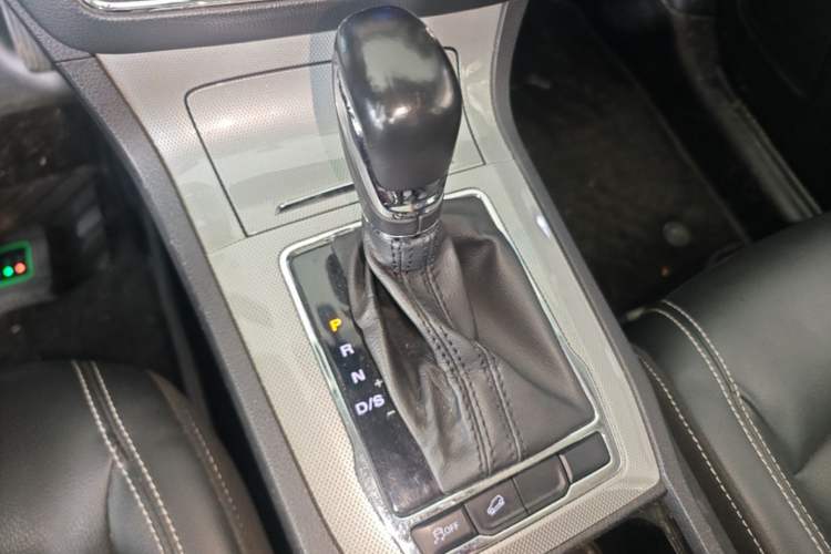 Used Roewe RX5 2019 20T Two-Wheel Drive Automatic Ali Smart Connectivity Platinum Edition Gear Lever