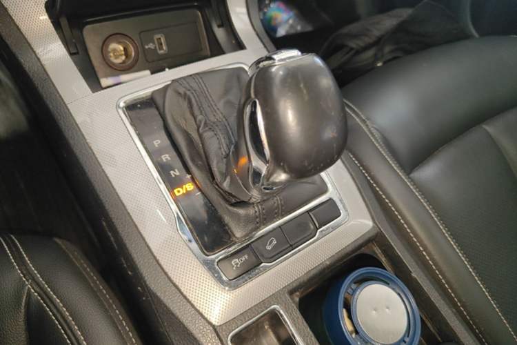 Used Roewe RX5 2019 20T Two-Wheel Drive Automatic 4G Connected Platinum Edition Gear Lever