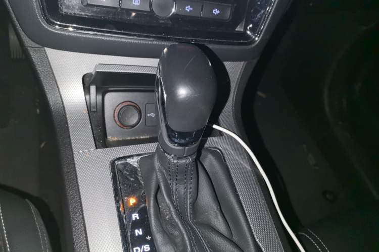 Used Roewe RX5 2019 20T Two-Wheel Drive Automatic Ali Smart Connectivity Platinum Edition Gear Lever