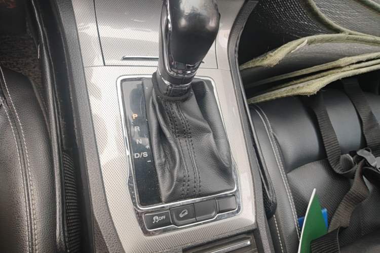 Used Roewe RX5 2019 20T Two-Wheel Drive Automatic 4G Connected Platinum Edition Gear Lever