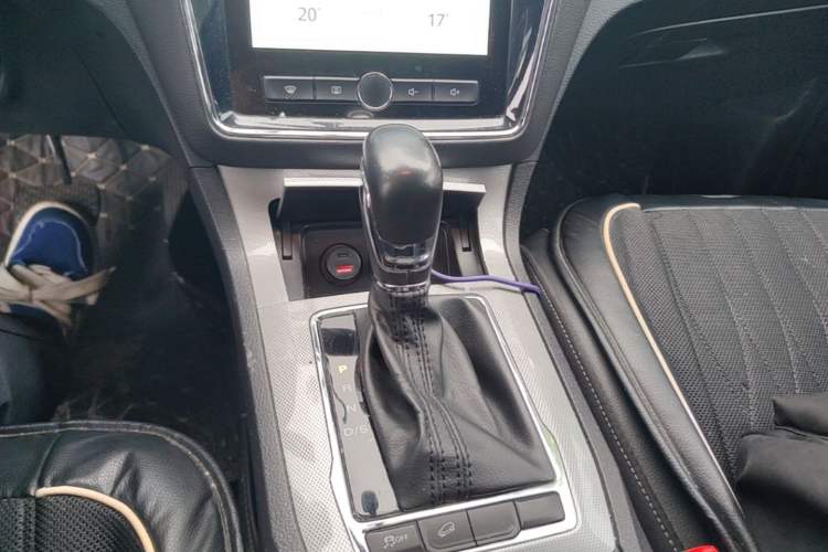 Used Roewe RX5 2019 20T Two-Wheel Drive Automatic Ali Smart Connectivity Platinum Edition Gear Lever