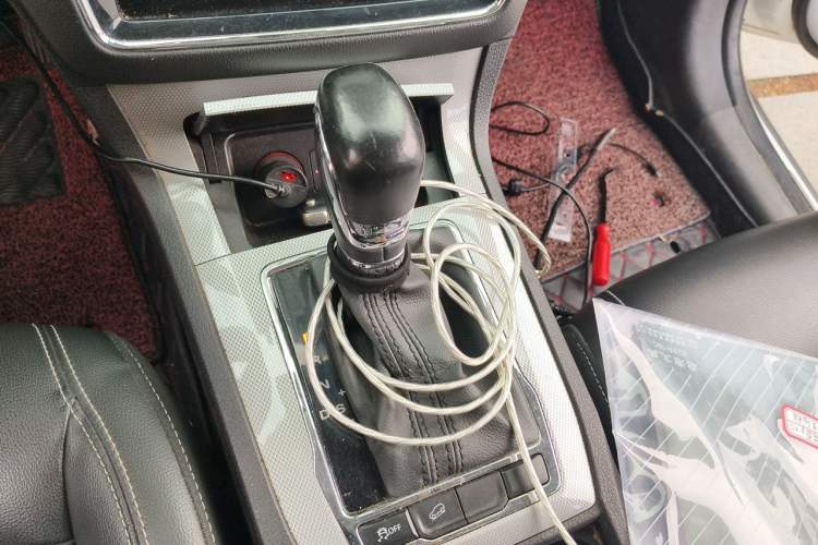 Used Roewe RX5 2019 20T Two-Wheel Drive Automatic Ali Smart Connectivity Platinum Edition Gear Lever