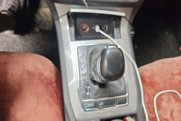 Used Roewe RX5 2019 20T Two-Wheel Drive Automatic Ali Smart Connectivity Platinum Edition Gear Lever