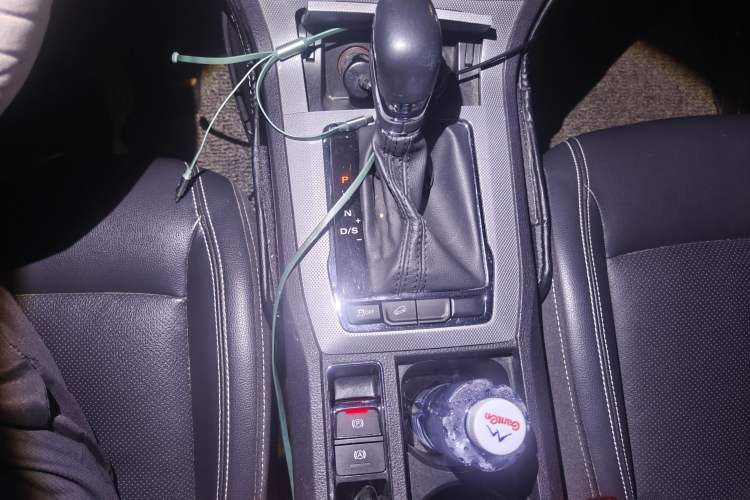 Used Roewe RX5 2019 20T Two-Wheel Drive Automatic 4G Connected Platinum Edition Gear Lever